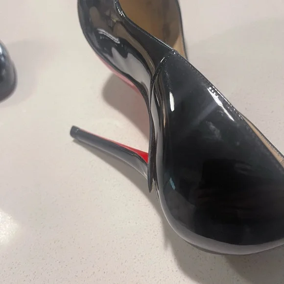 Christian Louboutin Almond Toe Patent Pump - Picture 2 of 7